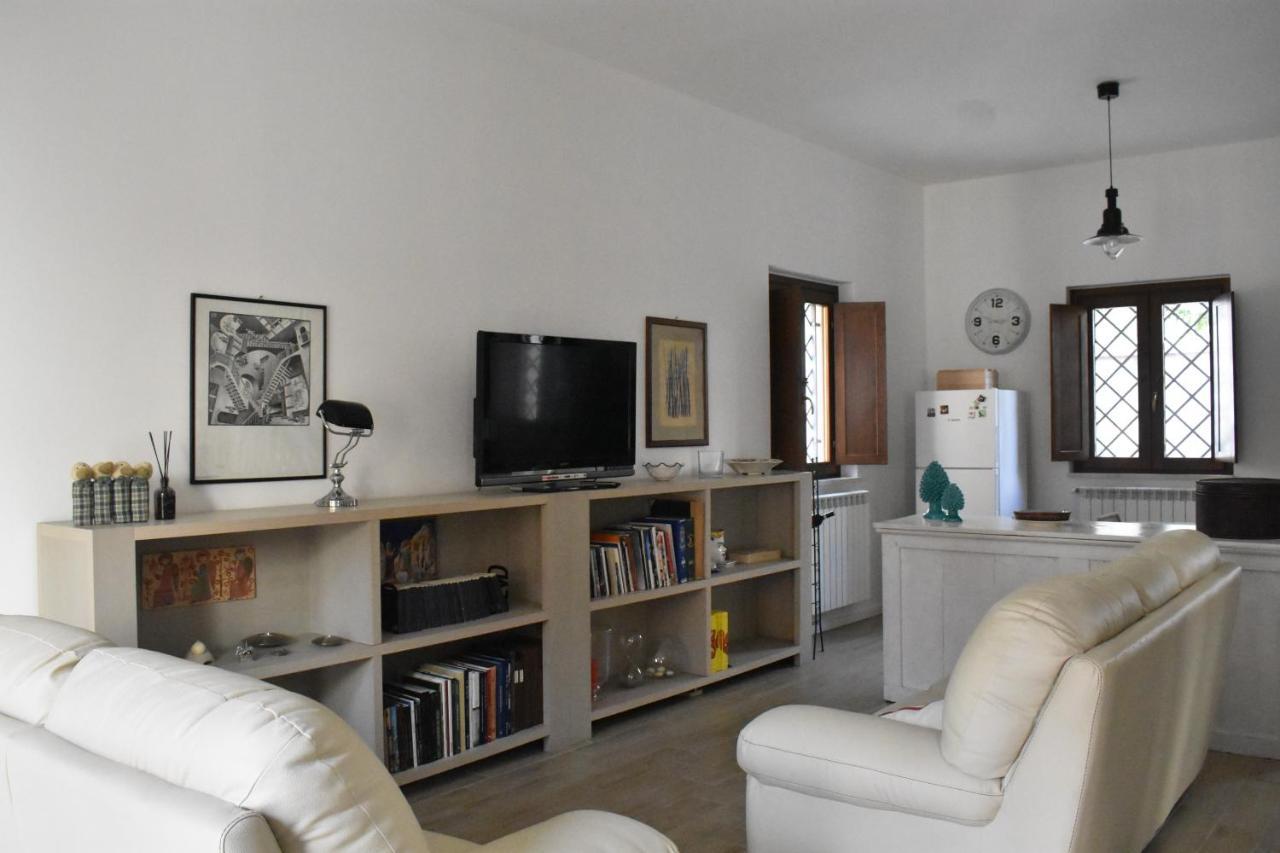 Le Radici Home L'Aquila Luaran gambar