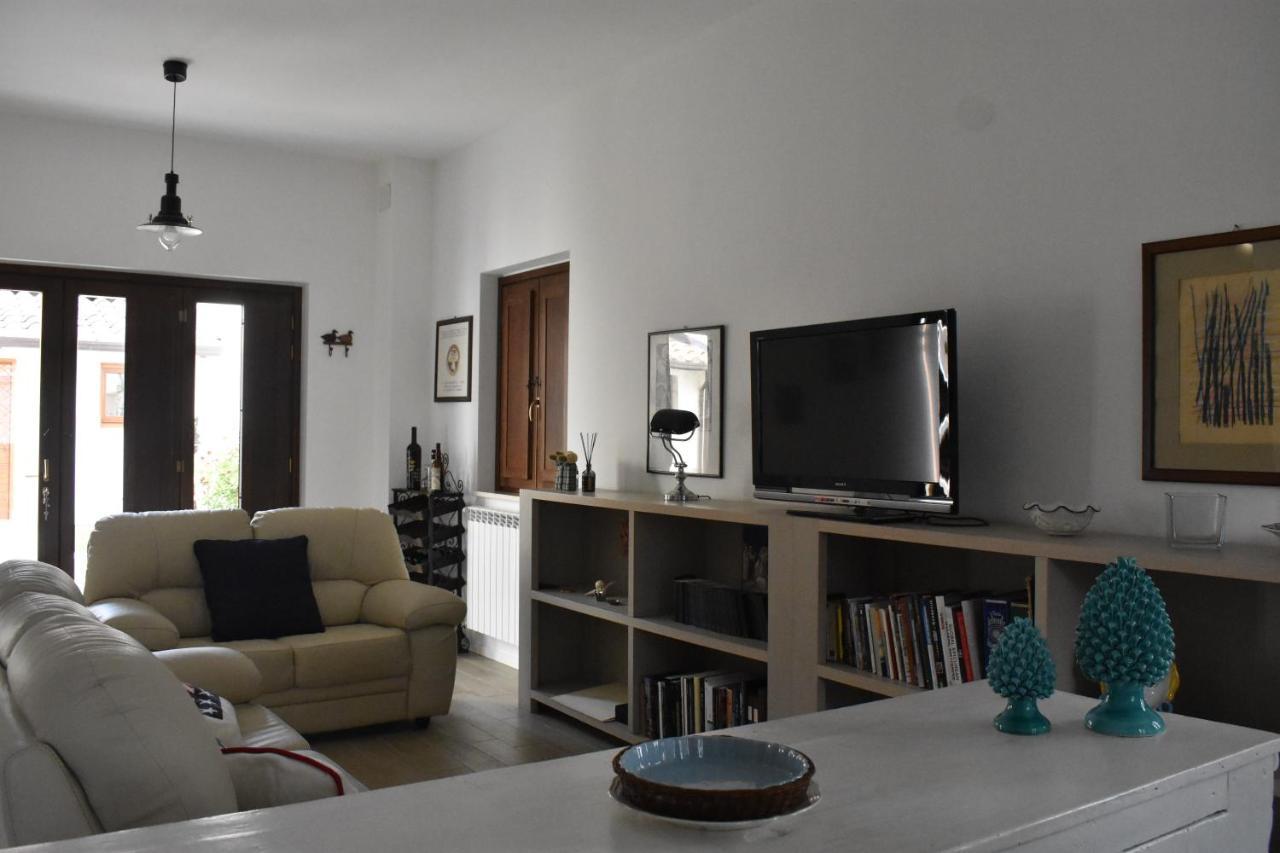 Le Radici Home L'Aquila Luaran gambar