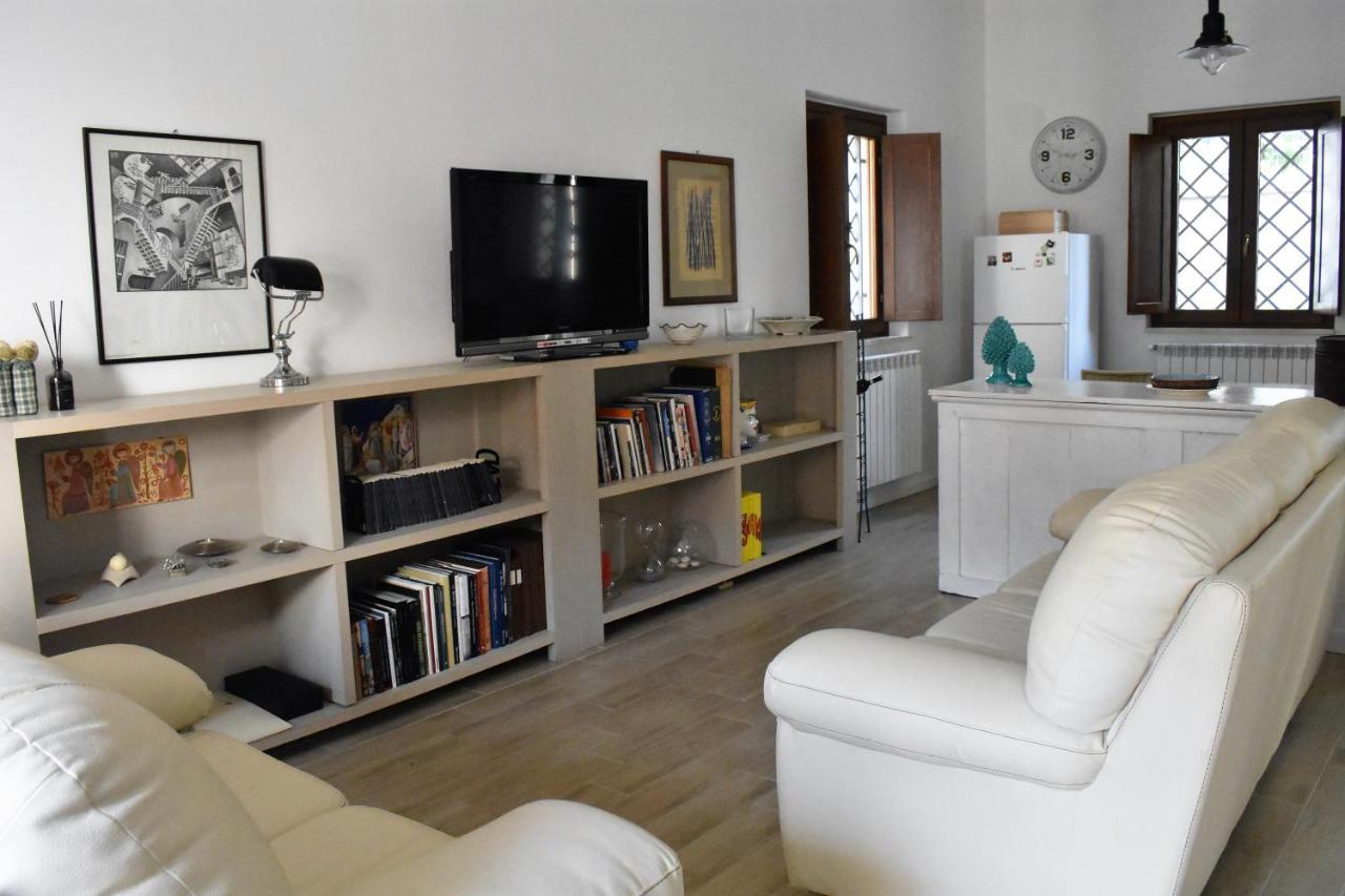 Le Radici Home L'Aquila Luaran gambar